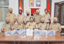 ਸਰਹੱਦ ਪਾਰੋਂ ਚੱਲ ਰਹੇ ਤਸਕਰੀ ਮਾਡਿਊਲ ਨਾਲ ਜੁੜੇ ਦੋ ਵਿਅਕਤੀ 6 ਅਧੁਨਿਕ ਪਿਸਤੌਲਾਂ, 1 ਕਿਲੋ ਹੈਰੋਇਨ, 10 ਹਜ਼ਾਰ ਰੁਪਏ ਦੀ ਡਰੱਗ ਮਨੀ ਸਮੇਤ ਕਾਬੂ