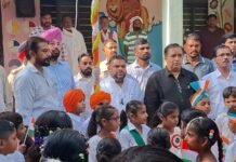 ਮੈਂਬਰ ਪ੍ਰਿਯਾਂਕ ਕਾਨੂੰਗੋ ਨੇ ਦੋਨਾ ਨਾਨਕਾ ਸਕੂਲ ਵਿਖੇ ਲਹਿਰਾਇਆ ਤਿਰੰਗਾ