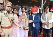 ਕੈਬਨਿਟ ਮੰਤਰੀ ਵੱਲੋਂ ਵੱਖ-ਵੱਖ ਖੇਤਰਾਂ ‘ਚ ਵੱਡਮੁੱਲਾ ਯੋਗਦਾਨ ਪਾਉਣ ਵਾਲੀਆਂ ਸ਼ਖ਼ਸੀਅਤਾਂ ਦਾ ਸਨਮਾਨ