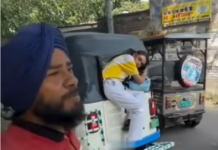 ਅੰਮ੍ਰਿਤਸਰ ’ਚ ਬੱਚਿਆਂ ਦੀ ਸੁਰੱਖਿਆ ਨਾਲ ਖਿਲਵਾੜ! ਓਵਰਲੋਡ ਆਟੋ ’ਚ ਲਟਕ ਕੇ ਸਕੂਲ ਜਾਂਦਾ ਦਿਖਿਆ ਬੱਚਾ