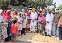 10 ਲੱਖ ਰੁਪਏ ਤੱਕ ਦੇ ਮੁਫ਼ਤ ਇਲਾਜ ਲਈ ਸਿਹਤ ਯੋਜਨਾਂ ਦੇ ਕਾਰਡ ਵੰਡੇ