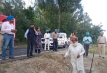 ਵਧੀਕ ਡਿਪਟੀ ਕਮਿਸ਼ਨਰ ਨੇ ਪਰਾਲੀ ਨੂੰ ਲੱਗੀ ਅੱਗ ਬੁਝਵਾਈ